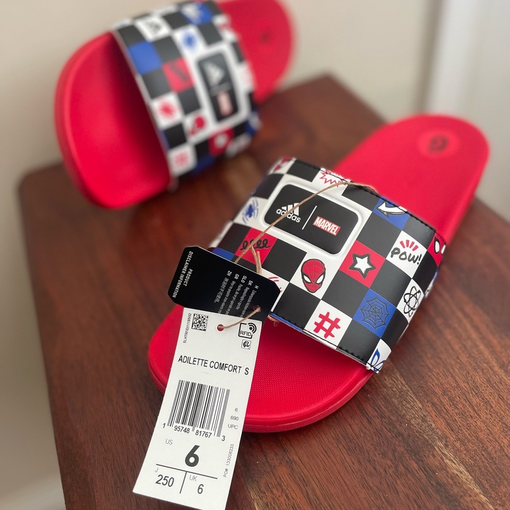 Adidas X Disney Adilette Comfort Spider-Man Slides Kids Size 6 y / women’s 7 - Picture 3 of 9